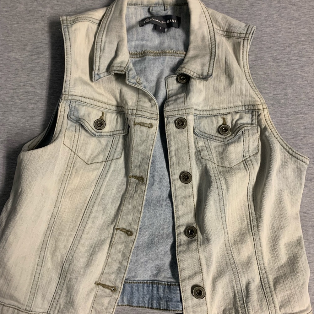 Cute jean vest size 7